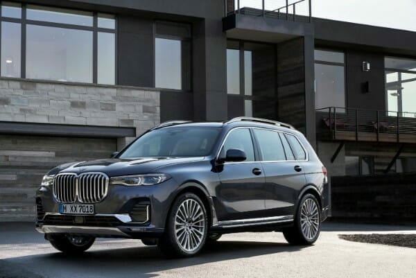 2019 BMW X7 - left side view