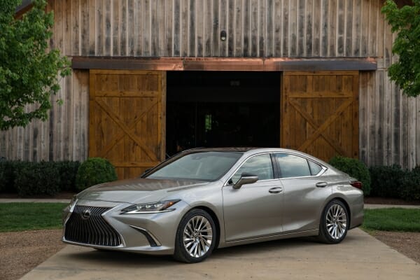 2019 Lexus ES300h Left side view